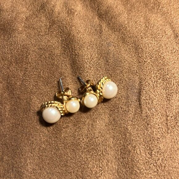 AVON VINTAGE*ELEGANCE COLLECTION DOUBLE PEARL PIERCED EARRINGS - Picture 2 of 4